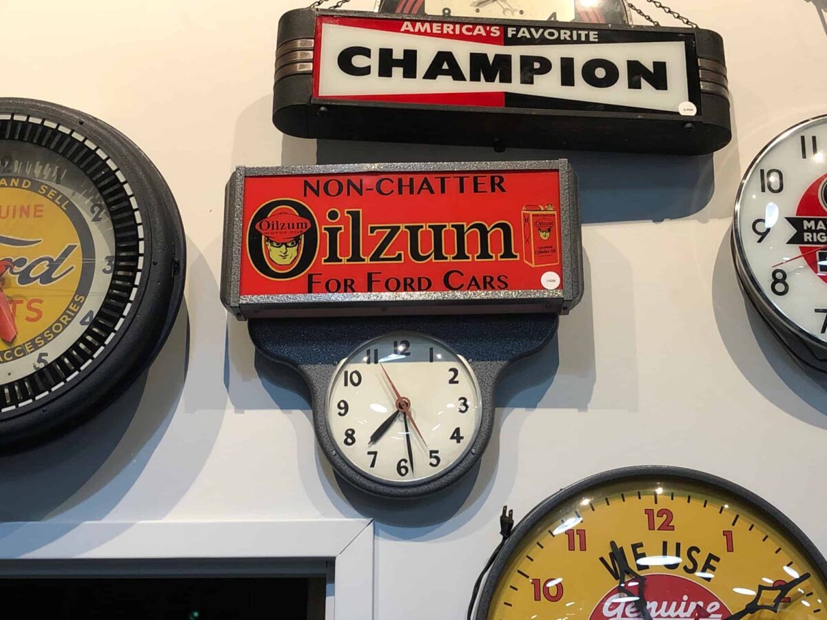Oilzum Light Up Clock